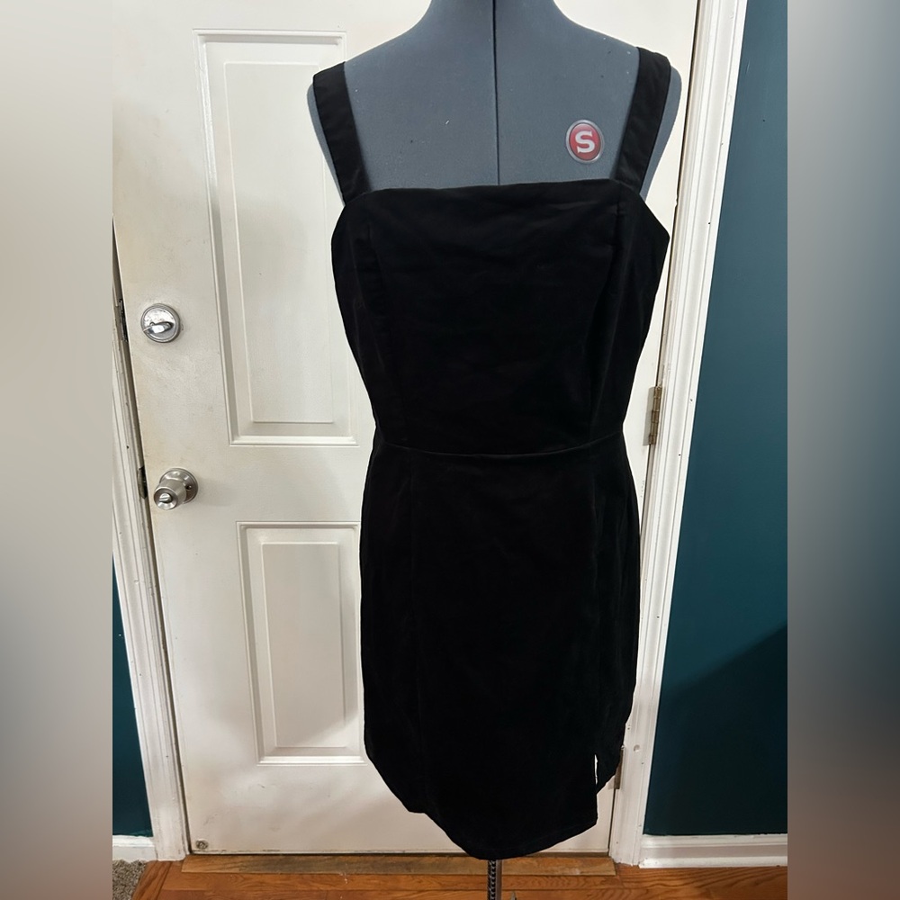 NWOT Black Corduroy/Velvet Jumper Size XL